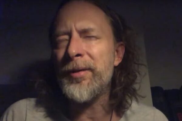 Thom Yorke în emisiunea lui Jimmy Fallon (captură ecran)