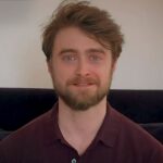 Daniel Radcliffe citind "Harry Potter și Piatra Filosofală"