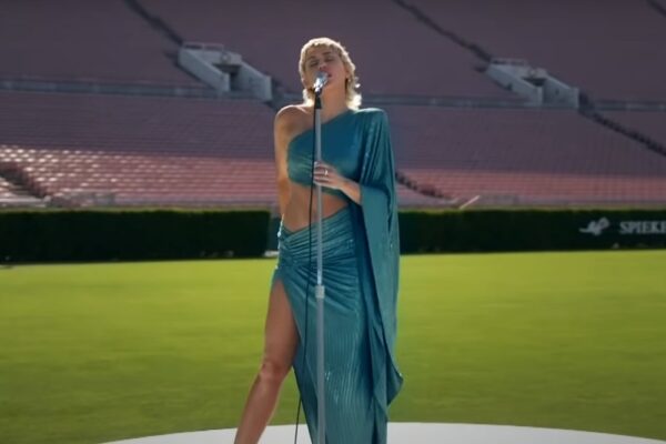 Miley Cyrus cântând "Help!" | Global Goal: Unite for Our Future