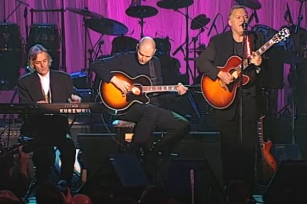 Pink Floyd și Billy Corgan la ceremonia de introducere în Rock and Roll Hall of Fame din 1996