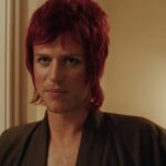 Johnny Flynn în rolul lui David Bowie în pelicula "Stardust"