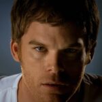Michael C. Hall în intro-ul serialului "Dexter"