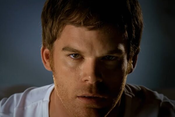 Michael C. Hall în intro-ul serialului "Dexter"