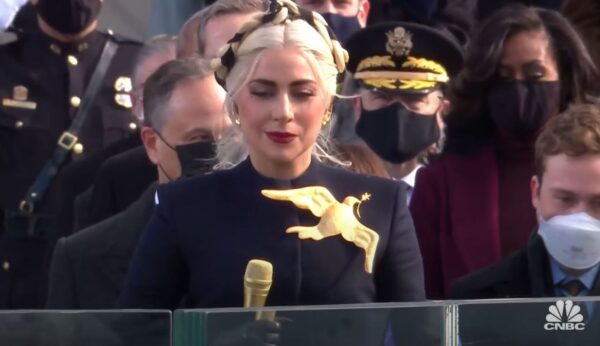 Lady Gaga canta imnul SUA investire Joe Biden 2021