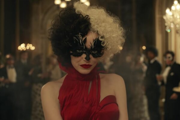 Emma Stone în trailerul filmului "Cruella"