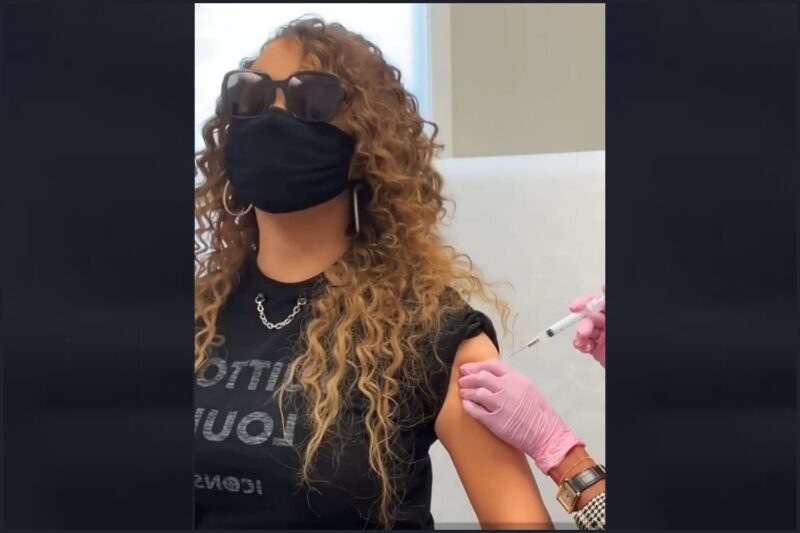 Mariah Carey primind prima doză de vaccin anti-COVID-19