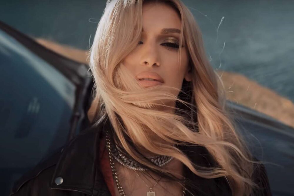 Alina Eremia în videoclipul piesei "Gândurile"