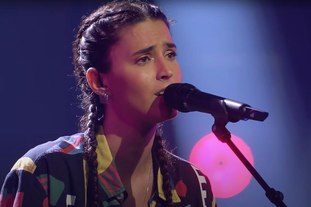 MARO interpretând ”Saudade Saudade” (reprezentanta Portugaliei la Eurovision 2022)