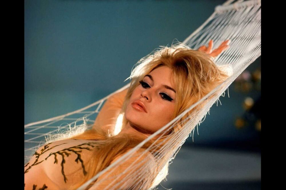 Brigitte Bardot în "Tu veux ou tu veux pas"