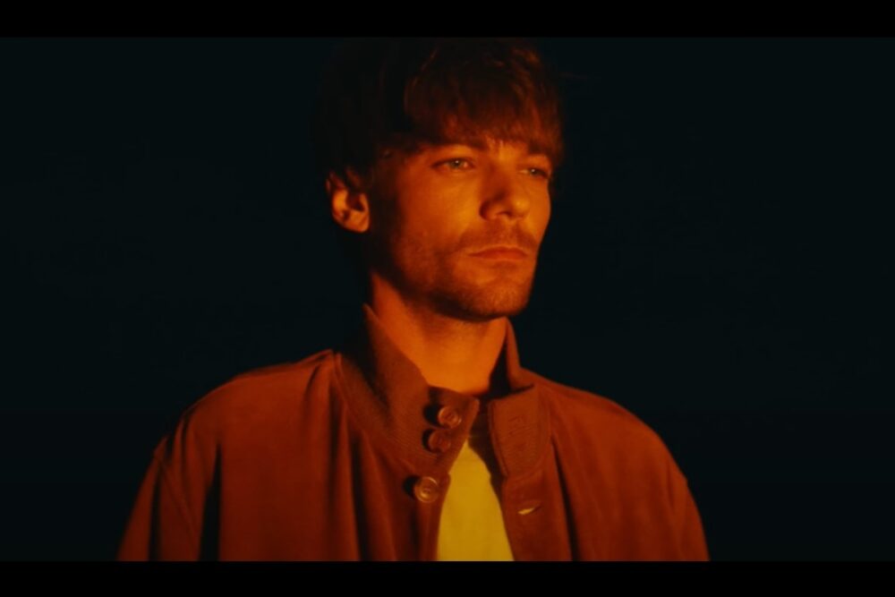 Louis Tomlinson în videoclipul "Bigger Than Me"