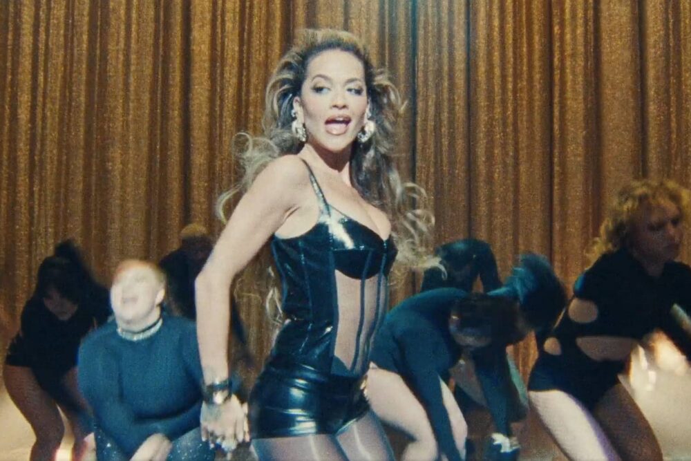 Videoclip Rita Ora Praising You