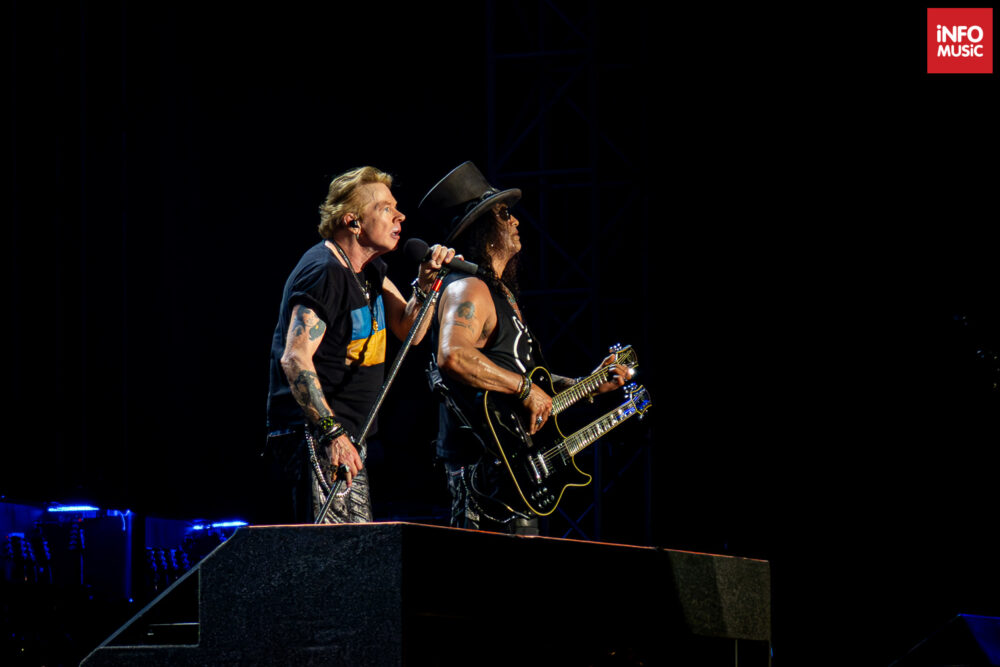 Axl Rose și Slash pe piesa Civil War, în timpul concertului Guns N'Roses din Bucuresti, 16 iulie 2023
