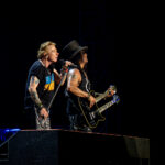 Axl Rose și Slash pe piesa Civil War, în timpul concertului Guns N'Roses din Bucuresti, 16 iulie 2023