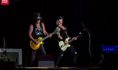 Slash și Duff McKagan în concertul Guns N'Roses, București, 16 iulie 2023