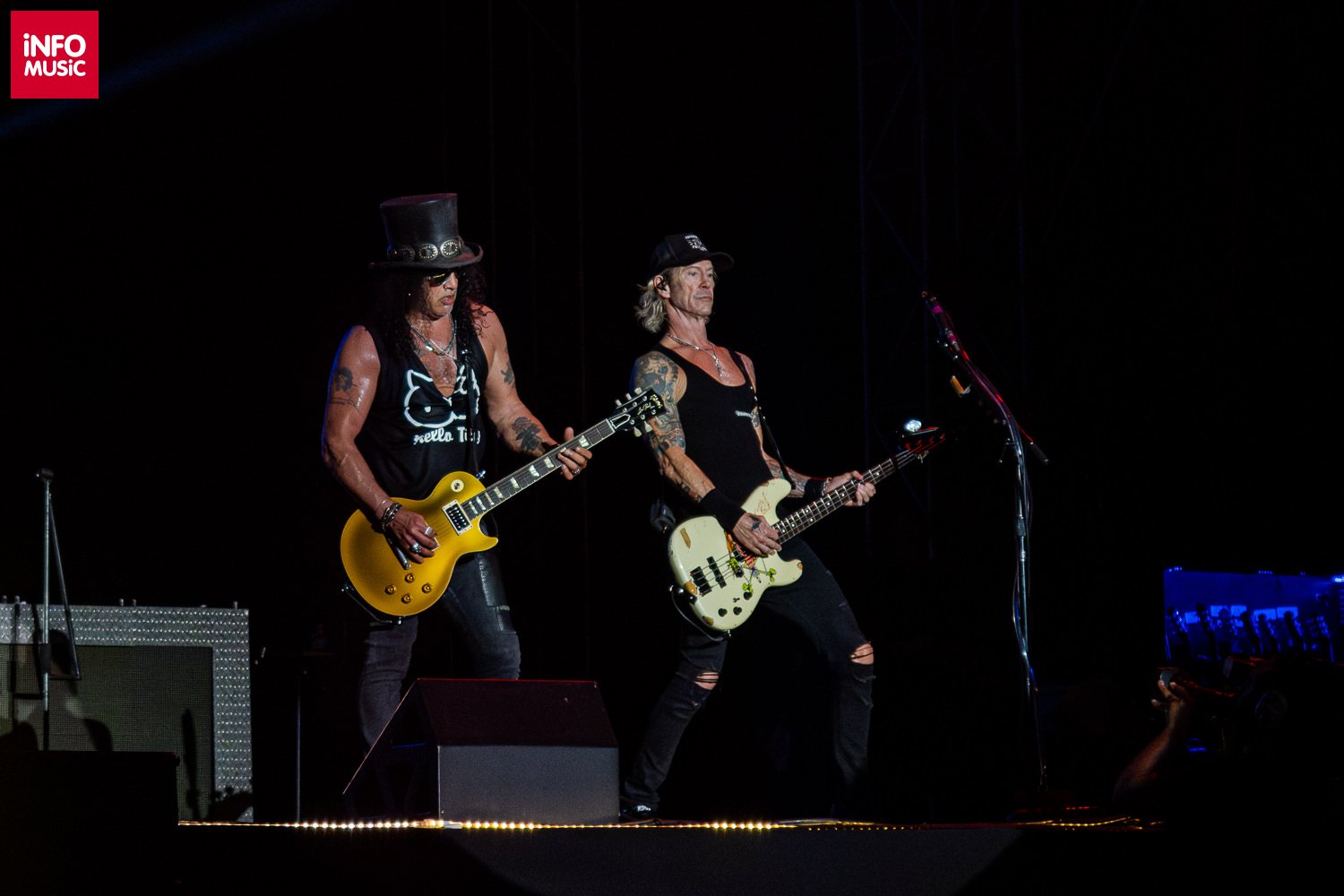 Slash și Duff McKagan în concertul Guns N'Roses, București, 16 iulie 2023