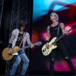 Duff McKagan și Richard Fortus în concertul Guns N'Roses la Bucuresti 2023