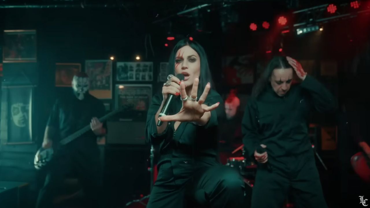 Videoclip Lacuna Coil In The Mean Time feat Ash Costello Videoclip lacuna coil in the mean time feat ash costello