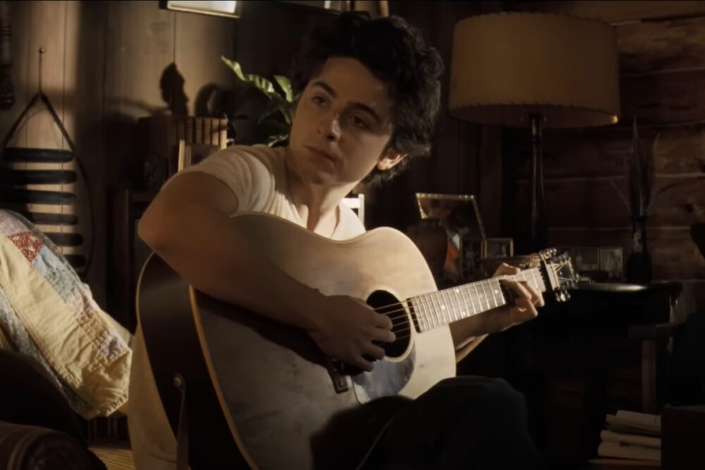 Timothee Chalamet este Bob Dylan în filmul “A Complete Unknown”