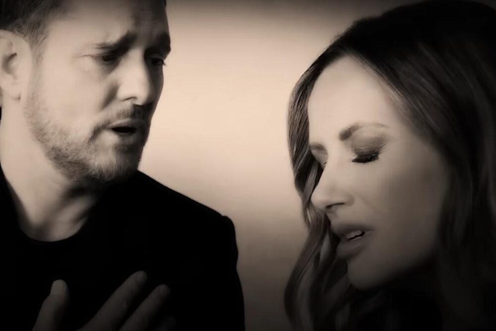 Michael Bublé, Carly Pearce - Maybe This Christmas