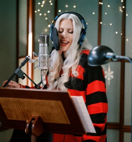 Lady Gaga cover "Santa Claus Is Coming To Town"