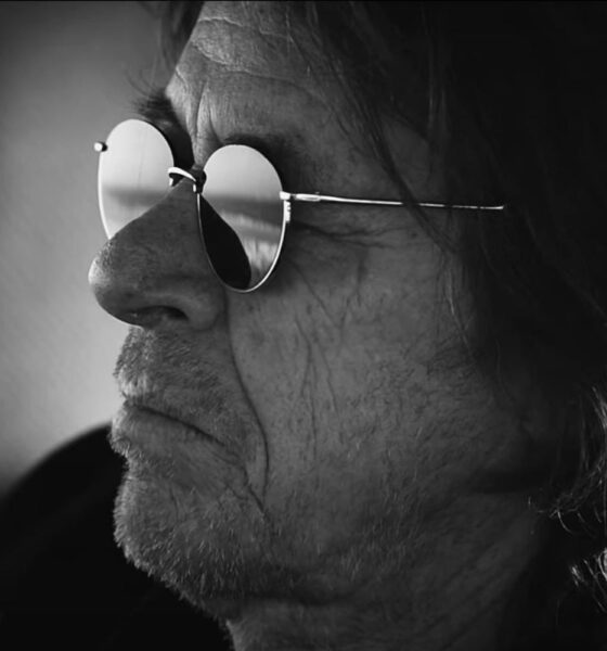 Dominic Miller în videoclipul piesei "Cruel But Fair"