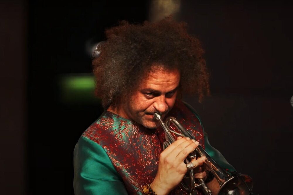 Petre Ionutescu cântând ”Shifting Moods” Live la Jazz Fest Uzbekistan
