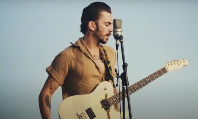 Dennis Lloyd în videoclipul "Alien"