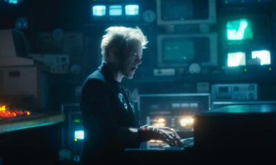 Sum 41 - Radio Silence (Official Music Video)