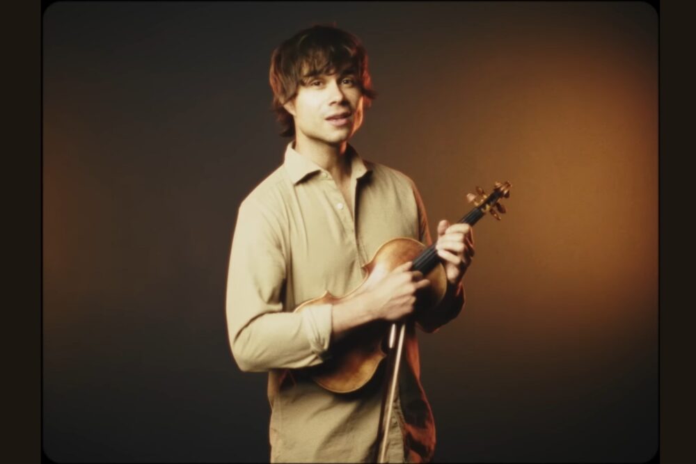 Alexander Rybak în videoclipul piesei "Maybe"