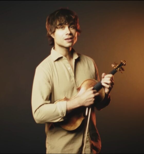 Alexander Rybak în videoclipul piesei "Maybe"