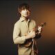 Alexander Rybak în videoclipul piesei "Maybe"
