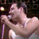 Freddie Mercury în timpul show-ului Live Aid din 1985