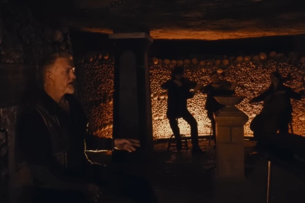 Trailer "Queens of the Stone Age: Alive in the Catacombs"