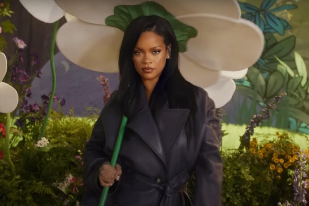 Rihanna - Friend Of Mine (from the Smurfs Movie Soundtrack)