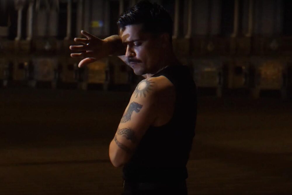 Andrei Ursu în videoclipul "Te Lo Daría Todo"