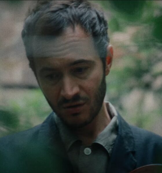 Tom Smith în videoclipul "Lights Of New York City"