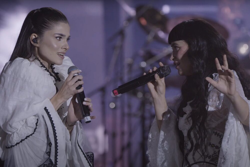 Irina Rimes x Theo Rose - Nu mă duc la club - Descântatele live la Arenele Romane 2024