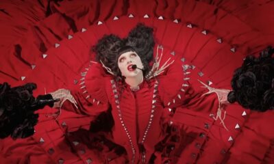 Lady Gaga cântând "Abracadabra / Dead Dance" la Video Music Awards 2025