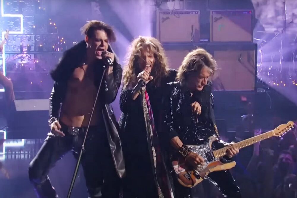 Steven Tyler, Joe Perry, YUNGBLLUD, & Nunu Bettencourt susținând un Ozzy Tribute Medley | MTV VMA 2025