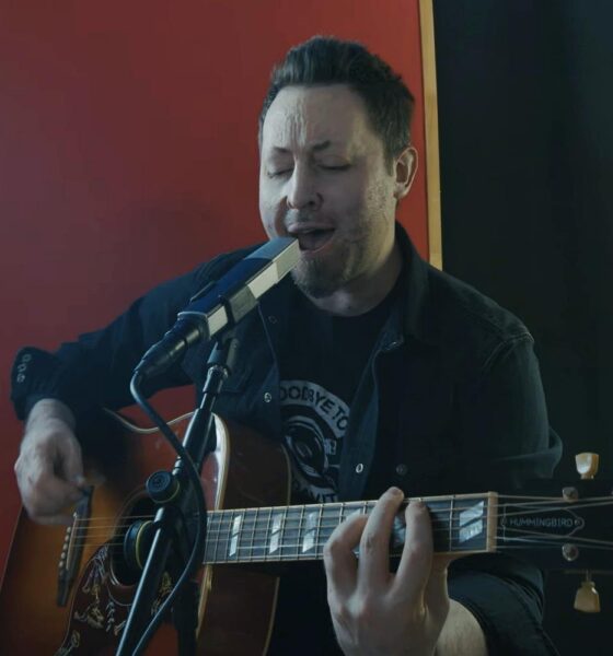 Andrei Găluț cântând alături de 10 muzicieni supraviețuitori de la Colectiv- The Memento Project