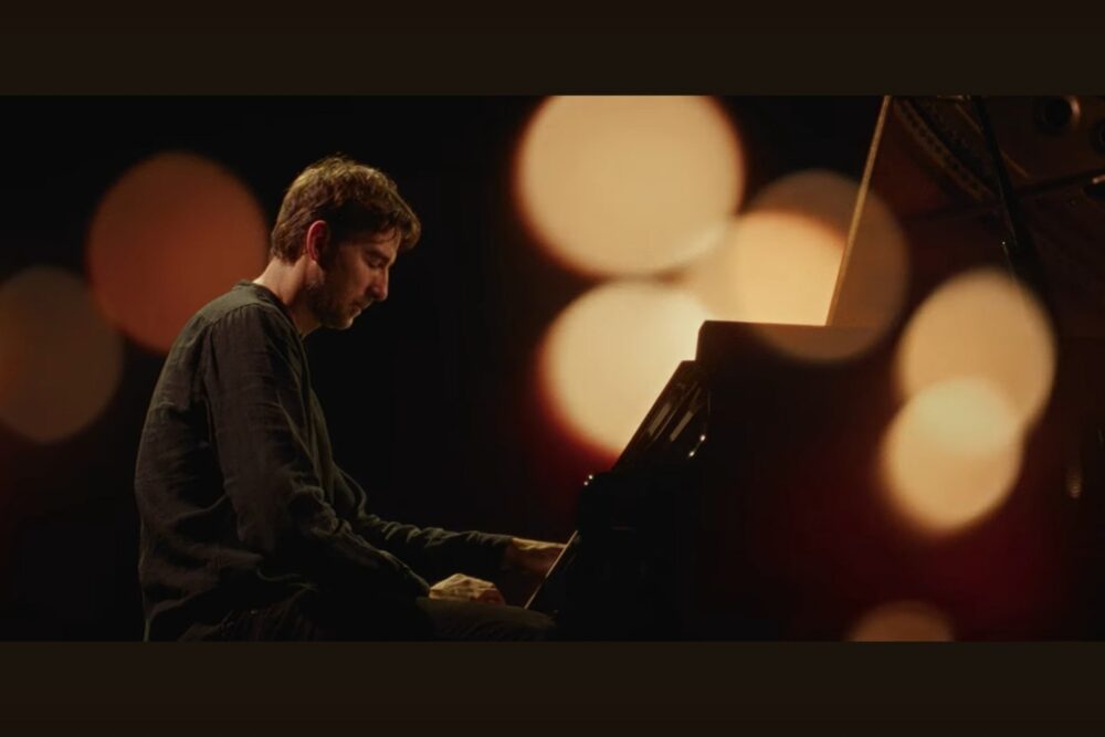 Bernhard Schüler interpretând "Tamina's Lullaby"