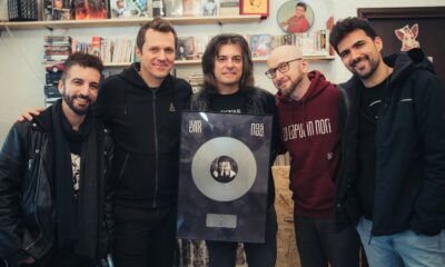 byron primind Discul de Platină pentru albumul "nouă"