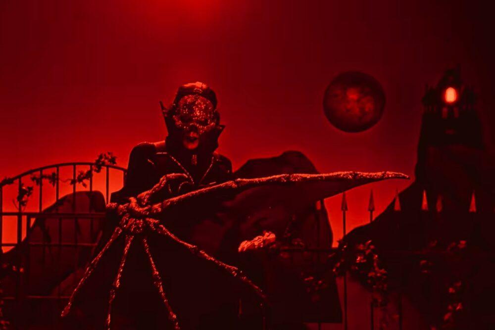Ghost în videoclipul piesei "Lachryma"