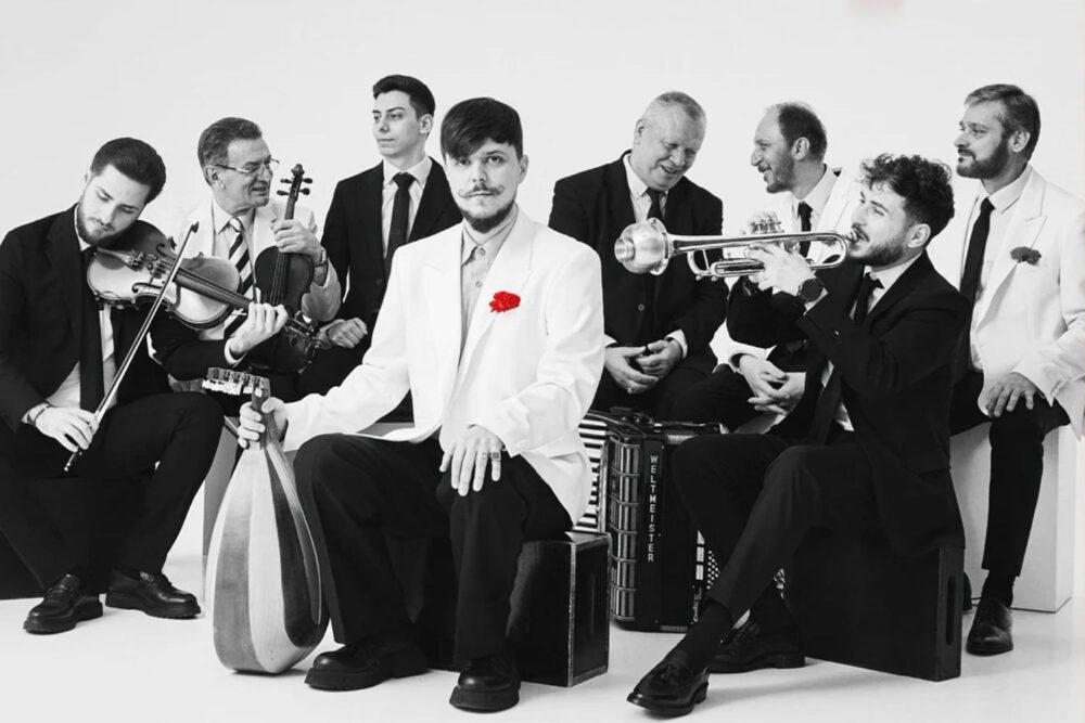 Simion Bogdan-Mihai pe coperta albumului "Idei care ard"