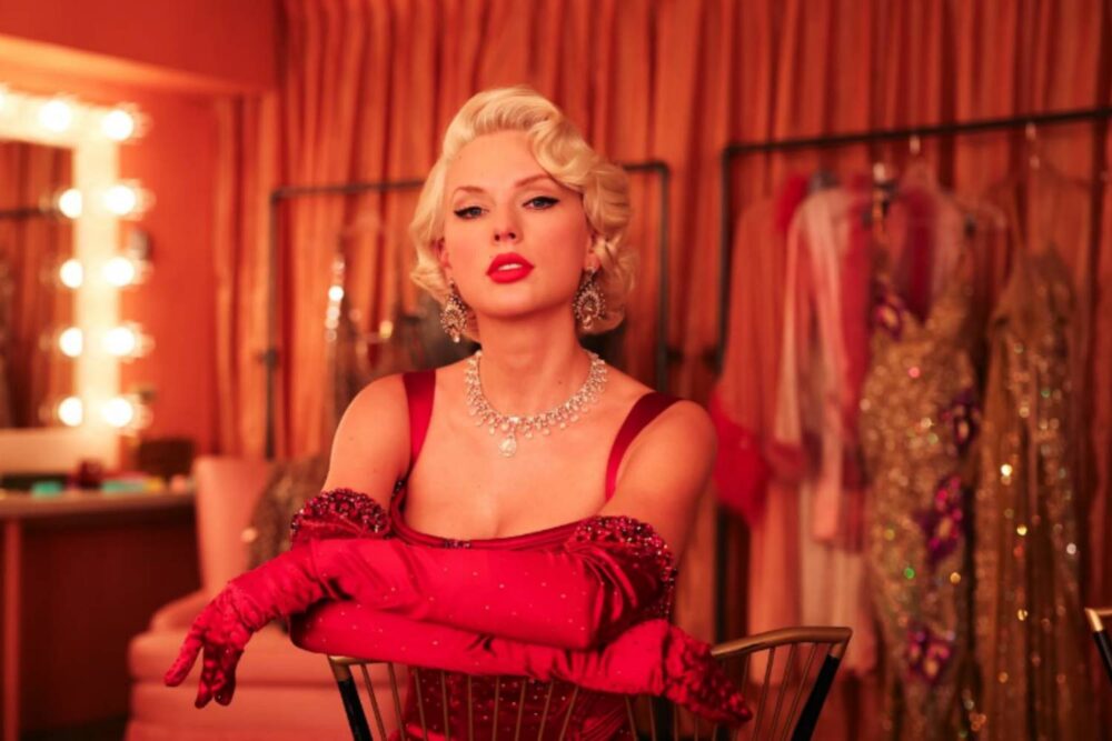 Taylor Swift la filmările videoclipului "The Fate of Ophelia"