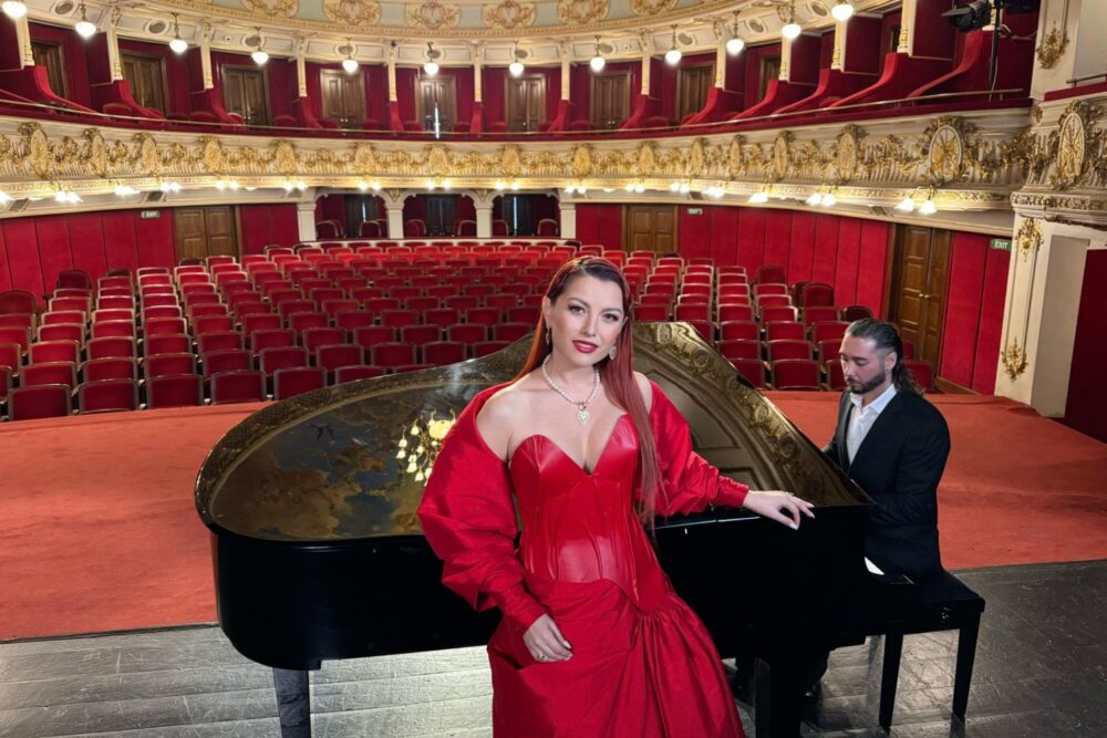 Elena Gheorghe la filmările videoclipului "Eroii suntem noi"