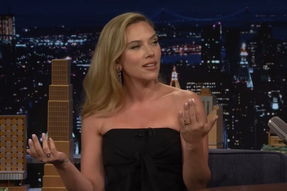 Scarlett Johansson într-un interviu la Jimmy Fallon