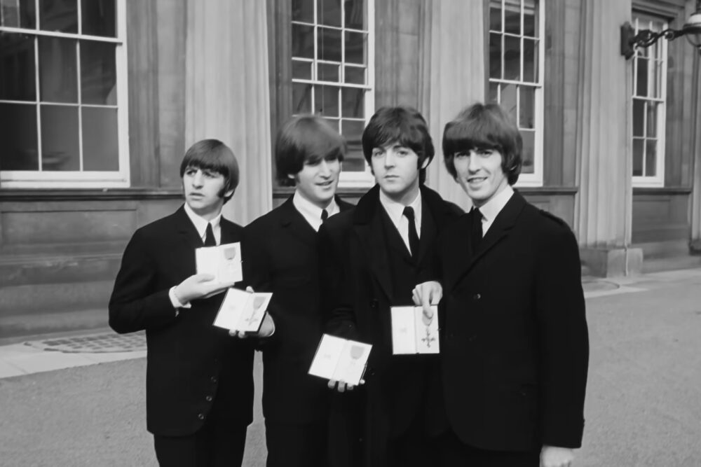 Formația The Beatles în trailerul seriei documentare "The Beatles Anthology"
