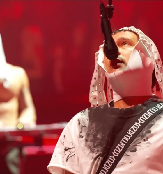 Twenty One Pilots Cover The White Stripes "Seven Nation Army" | Rock Hall 2025 Induction