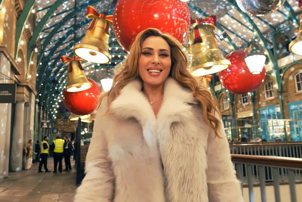Iulia Vântur în videoclipul "Colinde, Corinde"
